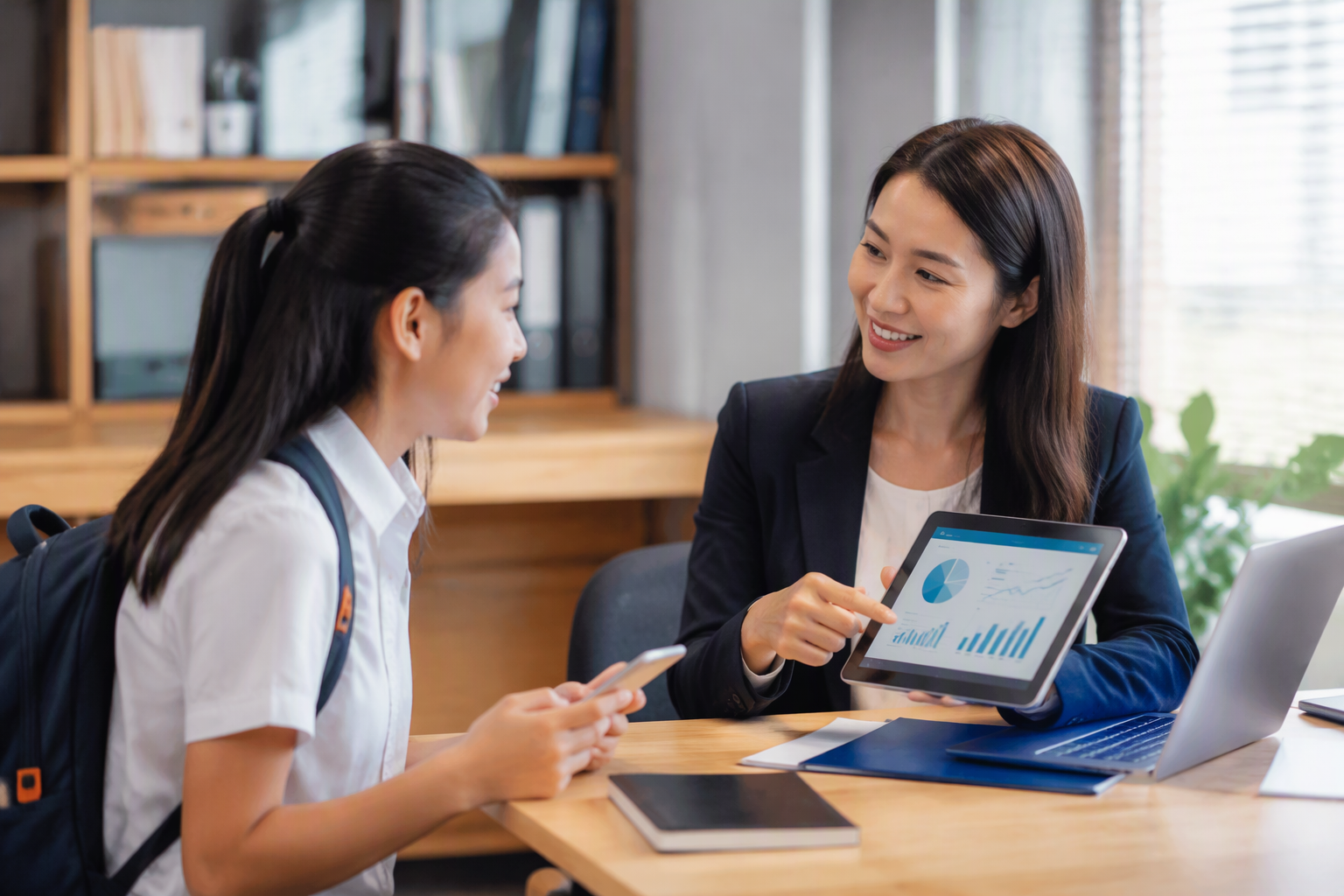 Học viên được tư vấn qua chatbot và automation đa kênh