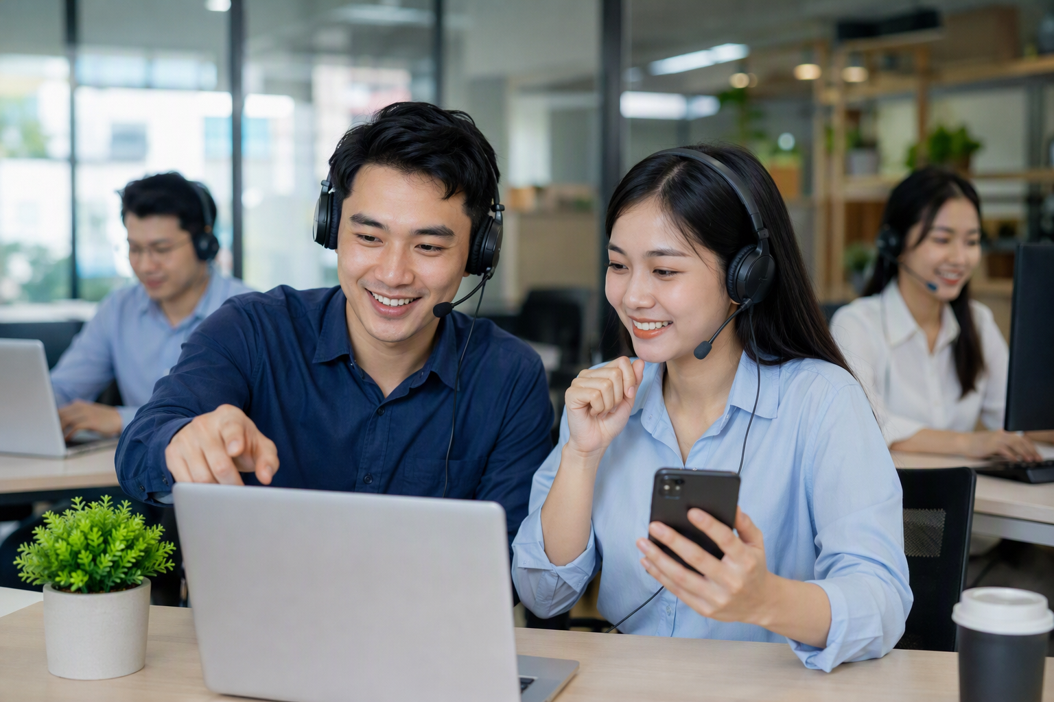 Đội sales Việt Nam xử lý lead từ chatbot website trên dashboard