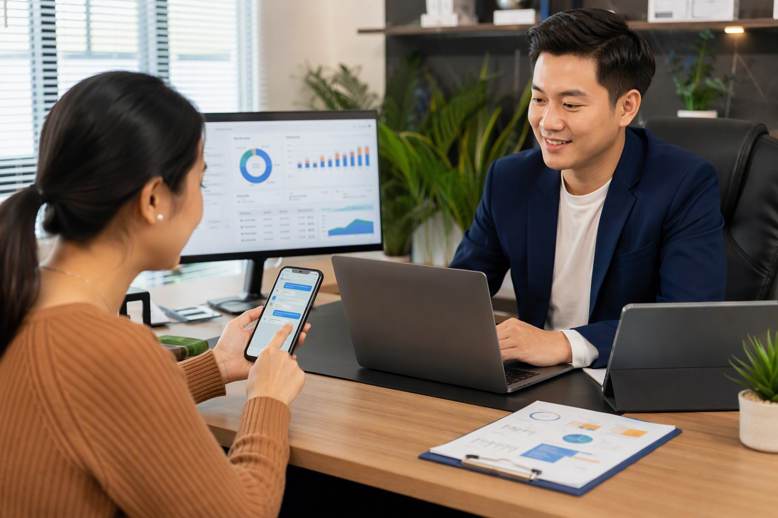 Khách hàng đặt lịch tư vấn qua chatbot và được đồng bộ vào mini CRM