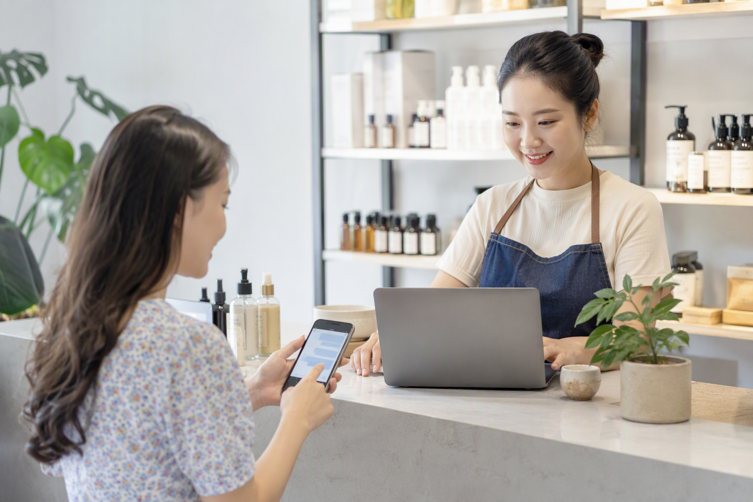 Chủ shop chăm sóc khách qua Zalo với dữ liệu automation tập trung